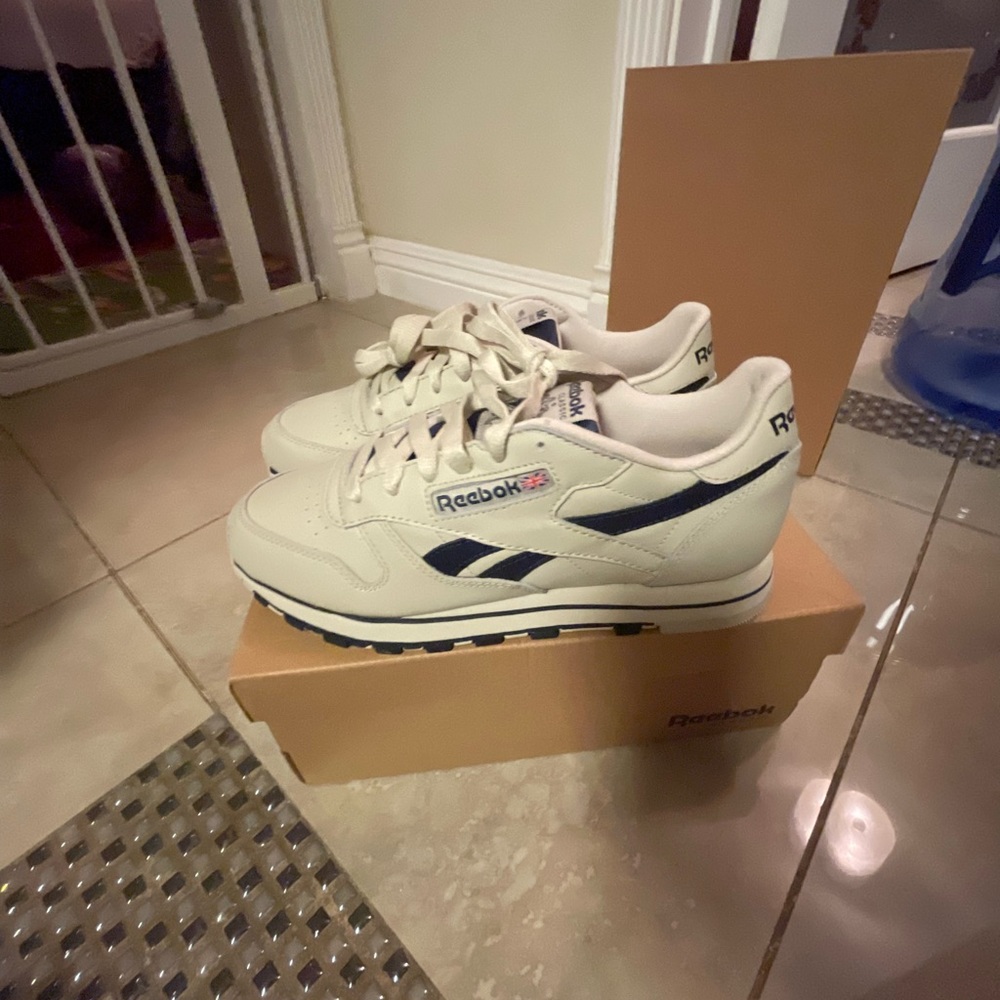 New In Box. Reebok Classic Leather. Men’s 6